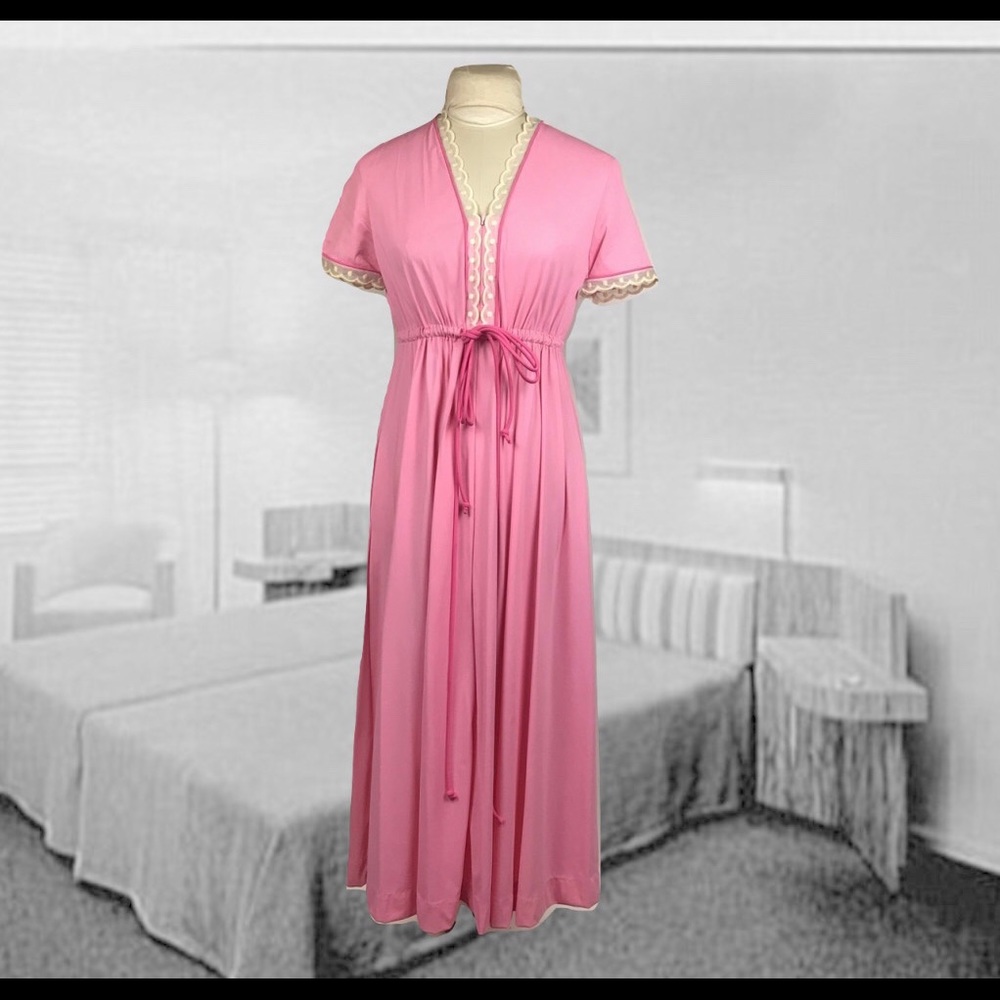 Vintage Vanity Fair Robe Pink Nylon - Picture 1 of 8
